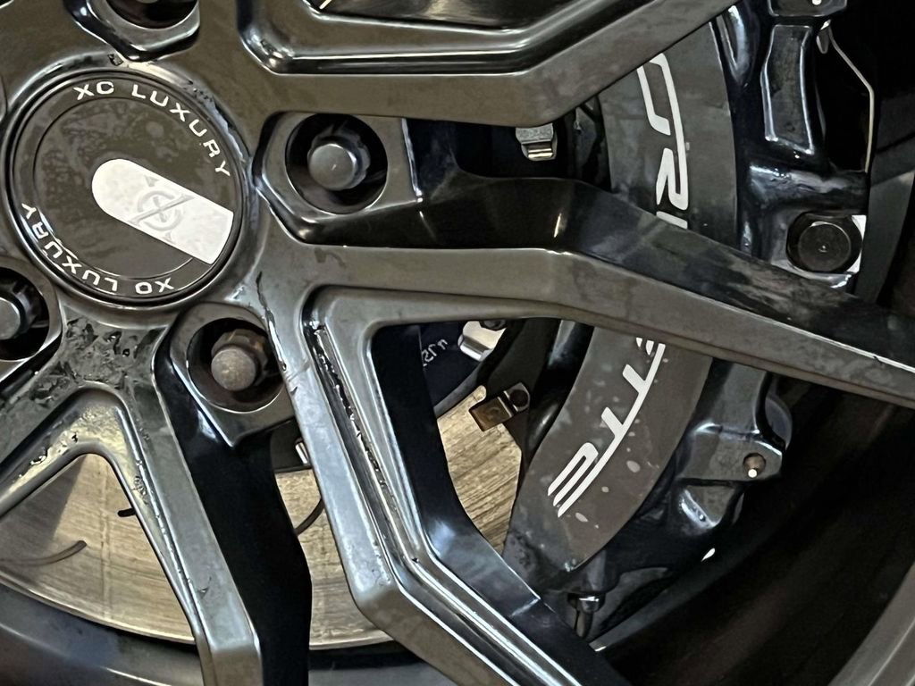 Used 2015 Chevrolet Corvette Z06 w/ 3LZ Preferred Equipment Group RWD image 9