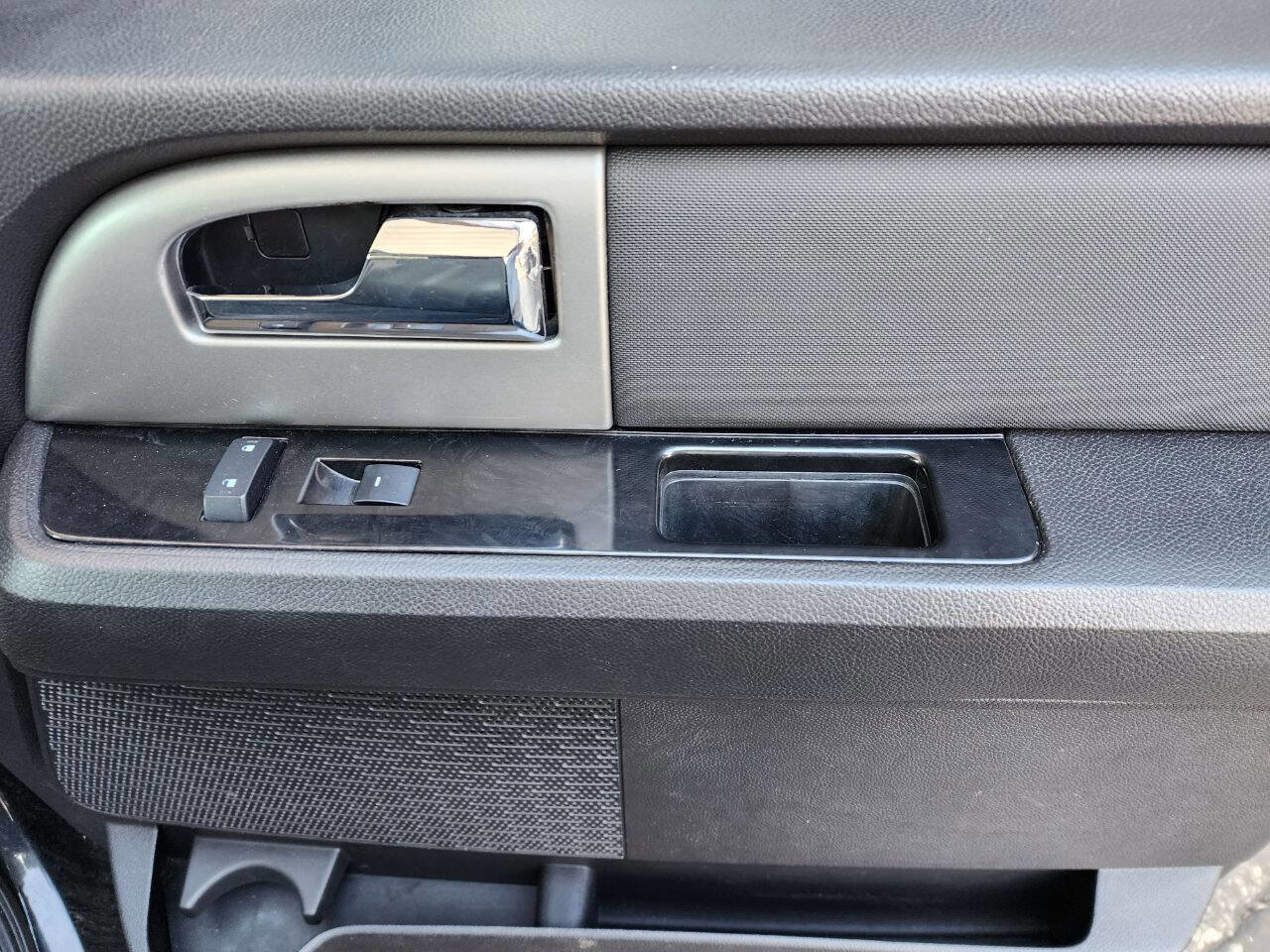 Used 2013 Ford Expedition Limited image 22