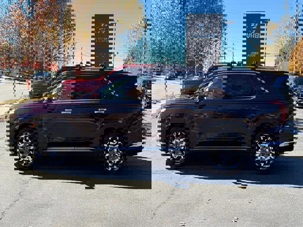 Used 2024 Hyundai Palisade Limited image 3