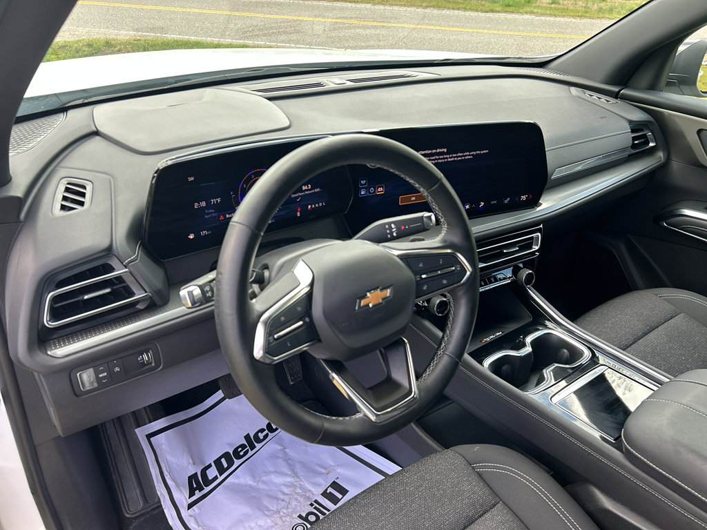 Used 2024 Chevrolet Traverse LT image 12