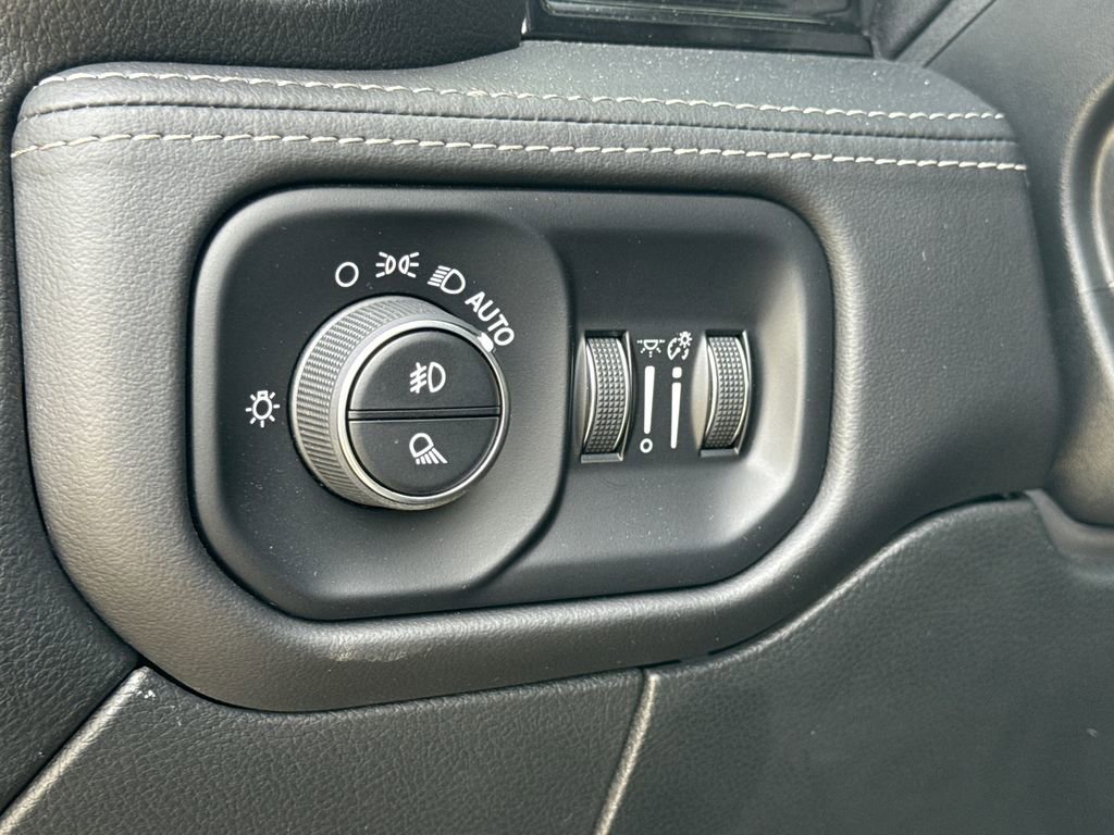 Used 2024 RAM 2500 Limited AWD/4WD image 23