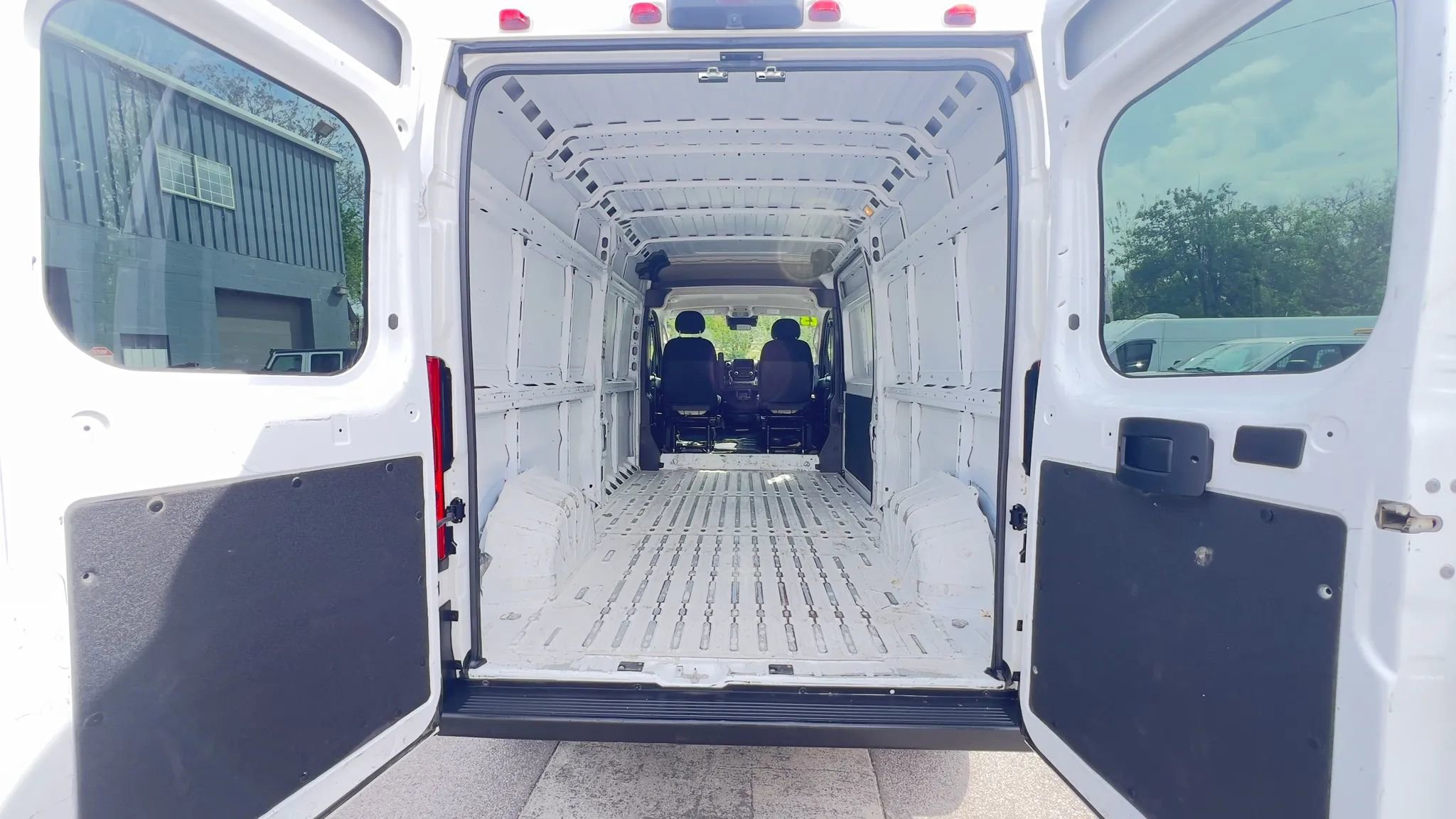 Used 2023 RAM ProMaster 2500 FWD image 13