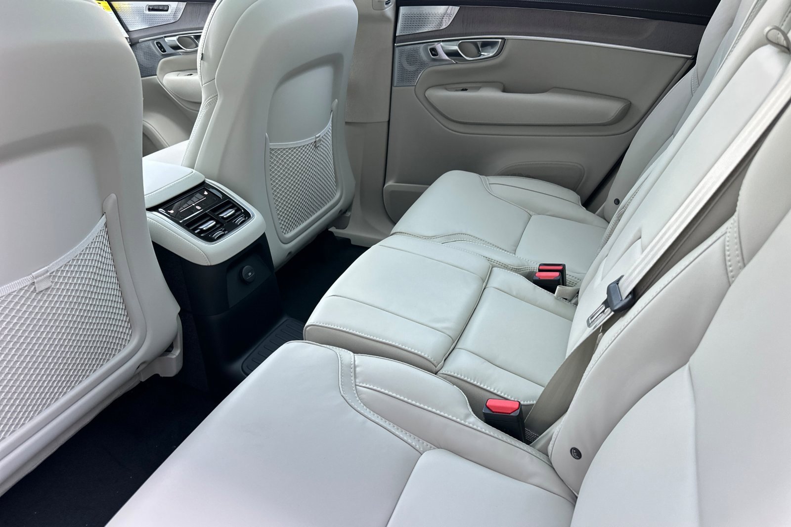 New 2026 Volvo XC90 T8 Ultra w/ Lounge Package image 12