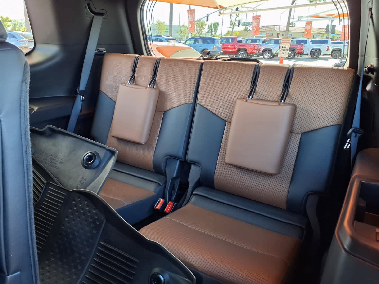 Used 2024 Lexus GX 550 w/ Cold Area Package AWD/4WD image 14