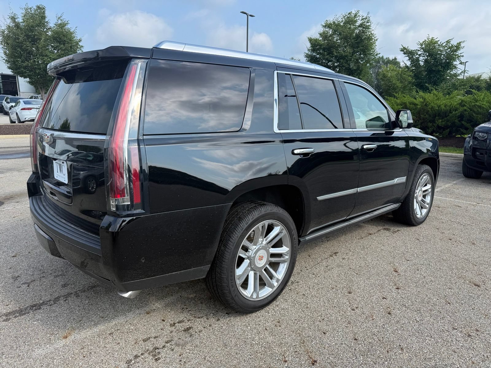 Used 2019 Cadillac Escalade Platinum AWD/4WD image 5