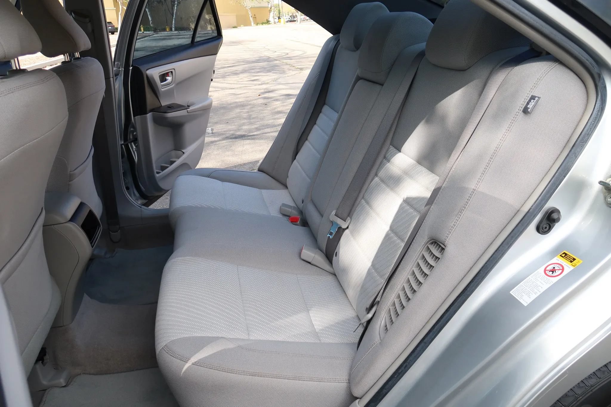 Used 2016 Toyota Camry LE FWD image 17