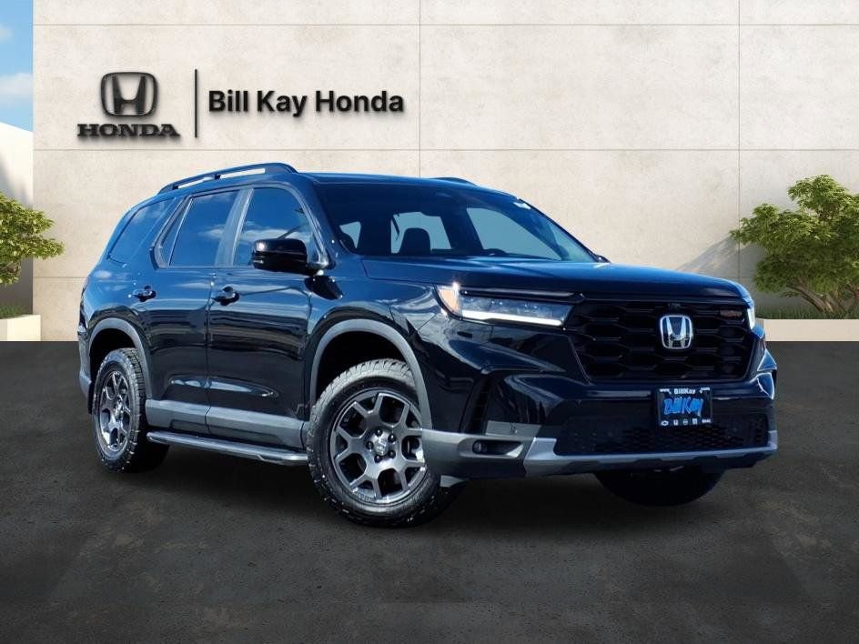 Used 2025 Honda Pilot TrailSport image 1