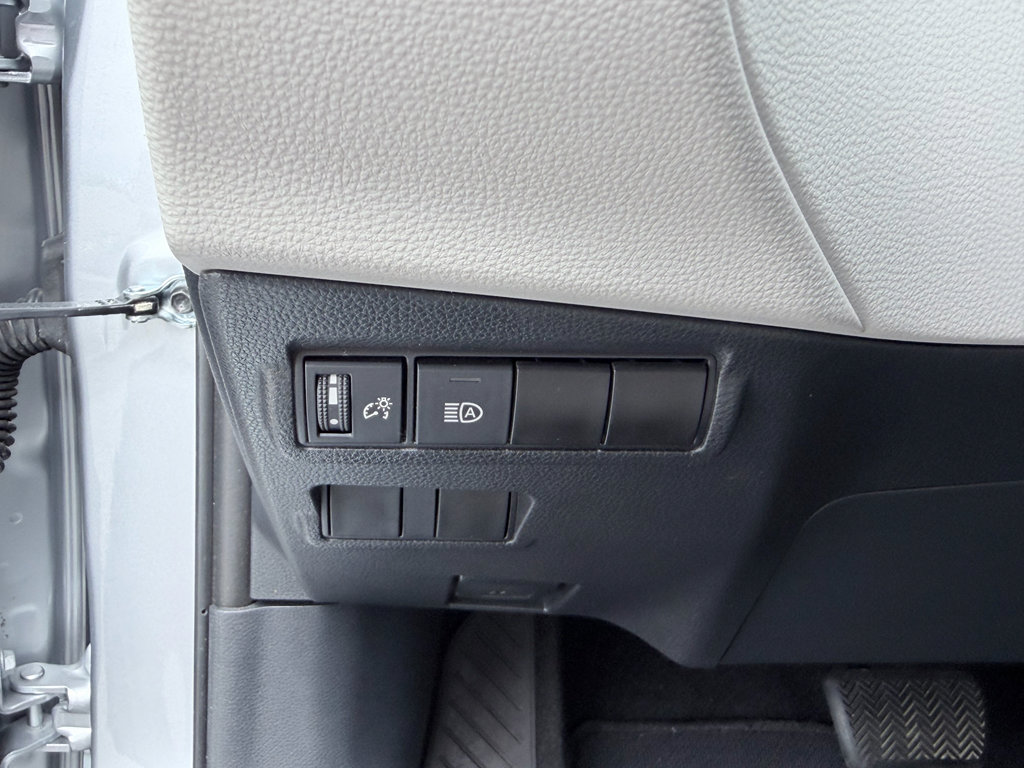 Used 2022 Toyota Corolla Cross L FWD image 11