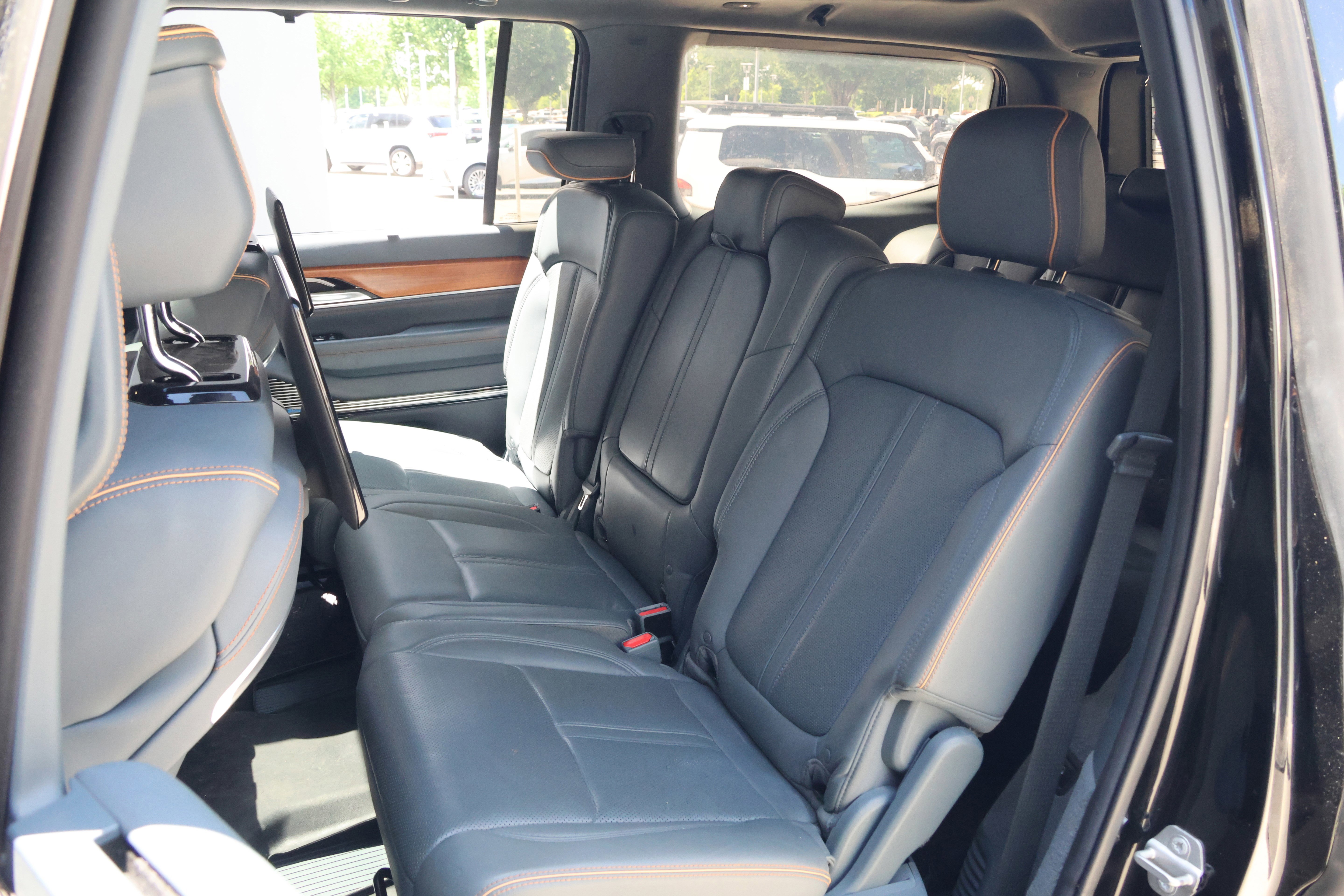 Used 2022 Jeep Grand Wagoneer Series II w/ Premium Group II AWD/4WD image 33
