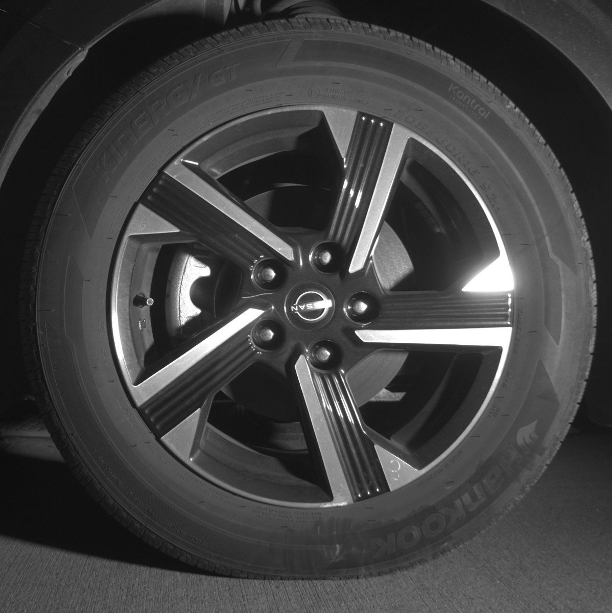 Used 2025 Nissan Sentra SV FWD image 11