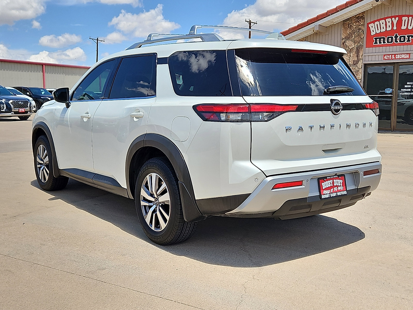 Used 2022 Nissan Pathfinder SL FWD image 2