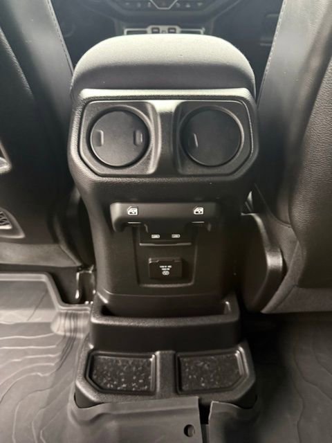 Used 2024 Jeep Wrangler Unlimited Rubicon AWD/4WD image 36