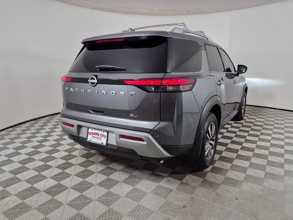 Used 2025 Nissan Pathfinder SL FWD image 3
