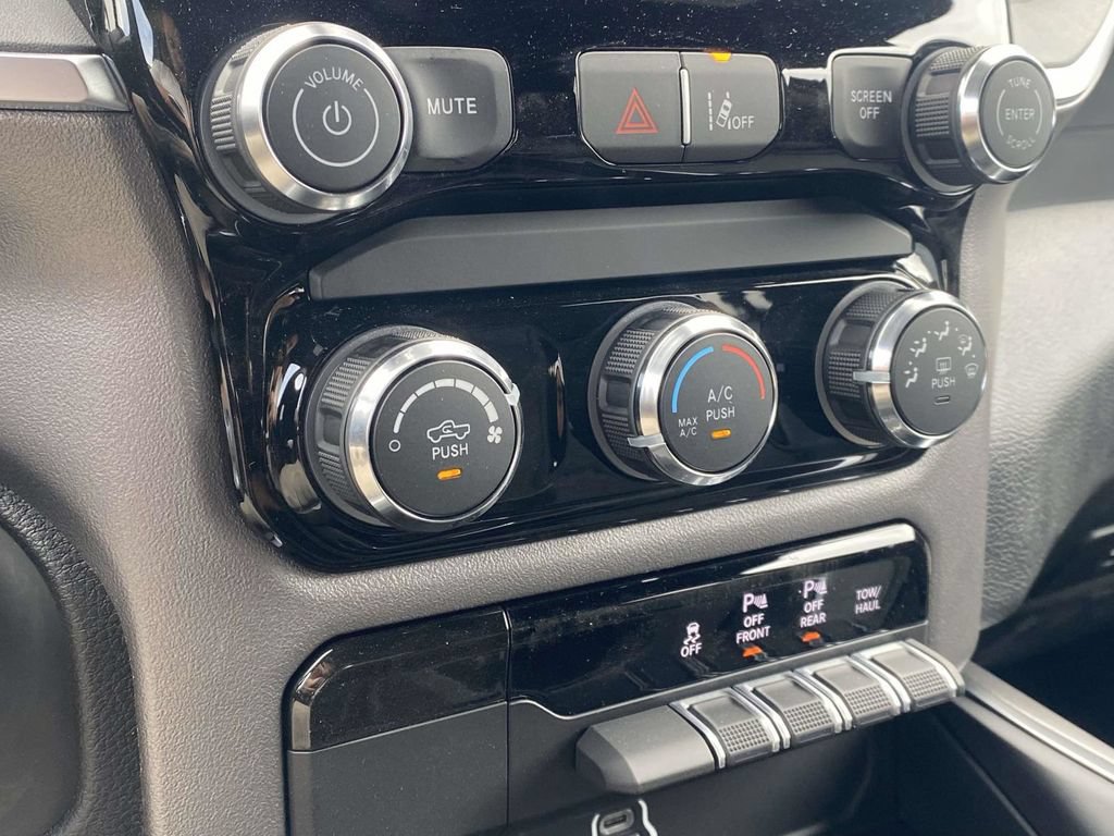 New 2026 RAM 1500 Express AWD/4WD image 22