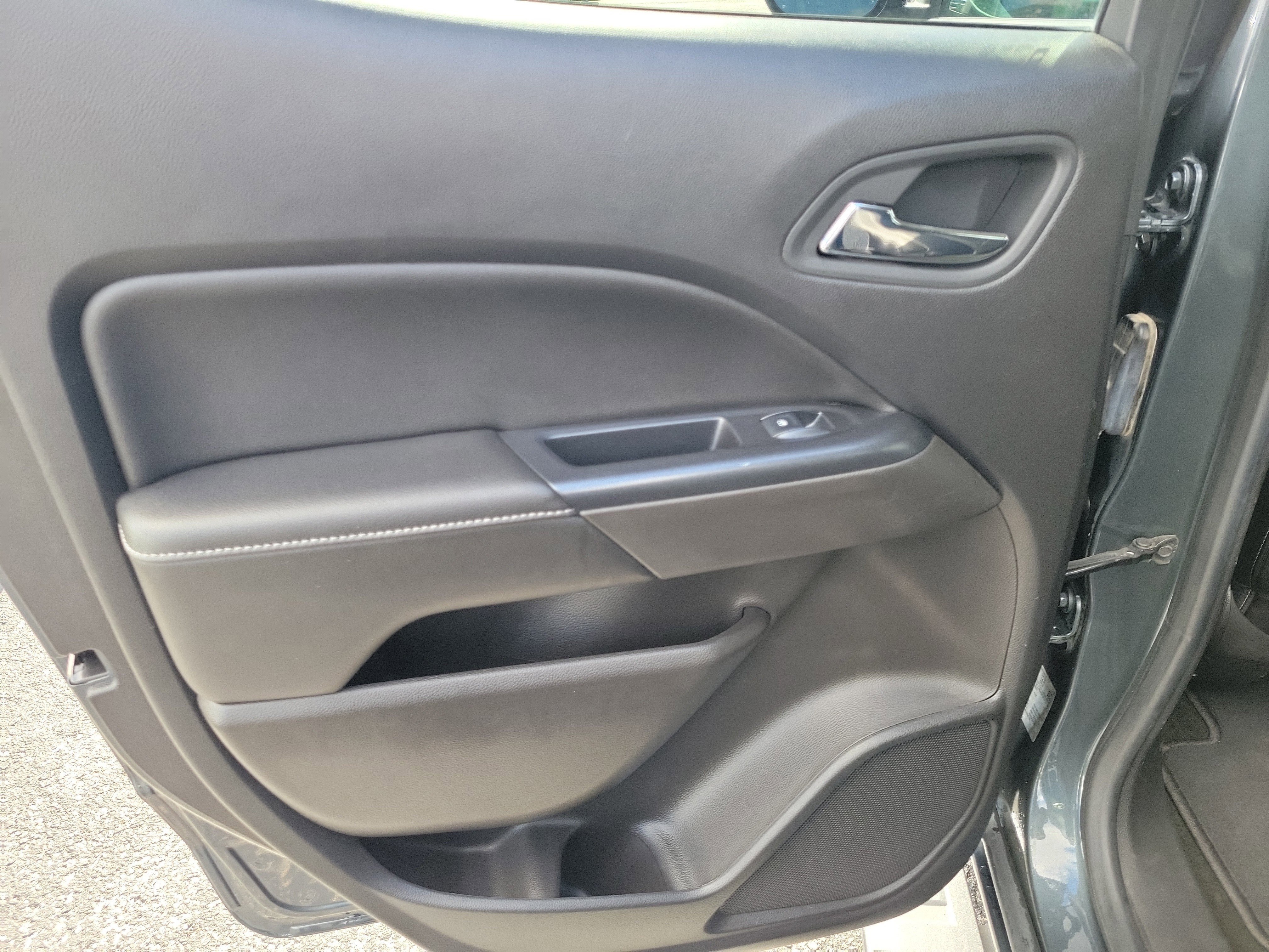 Used 2017 GMC Canyon SLT w/ Driver Alert Package image 11