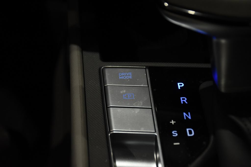 Used 2025 Hyundai Elantra SEL FWD image 29