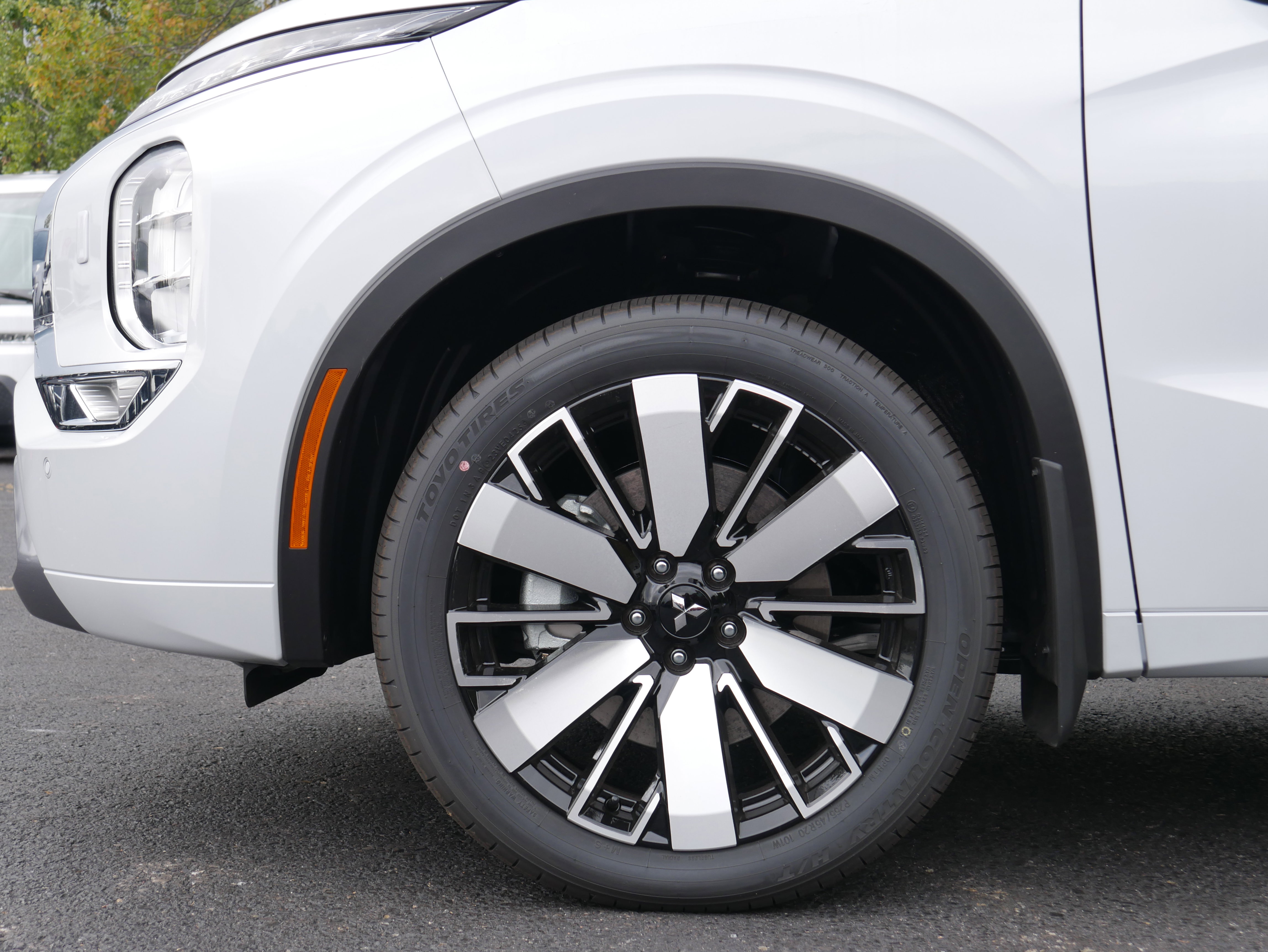New 2025 Mitsubishi Outlander SEL image 11