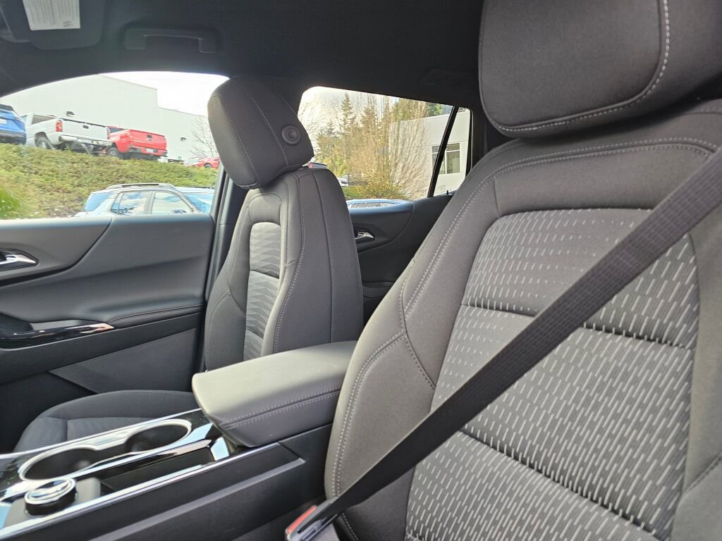 New 2026 Chevrolet Equinox LT w/ Safety and Technology Package FWD image 13