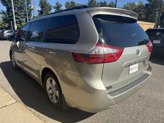 Used 2017 Toyota Sienna LE image 5