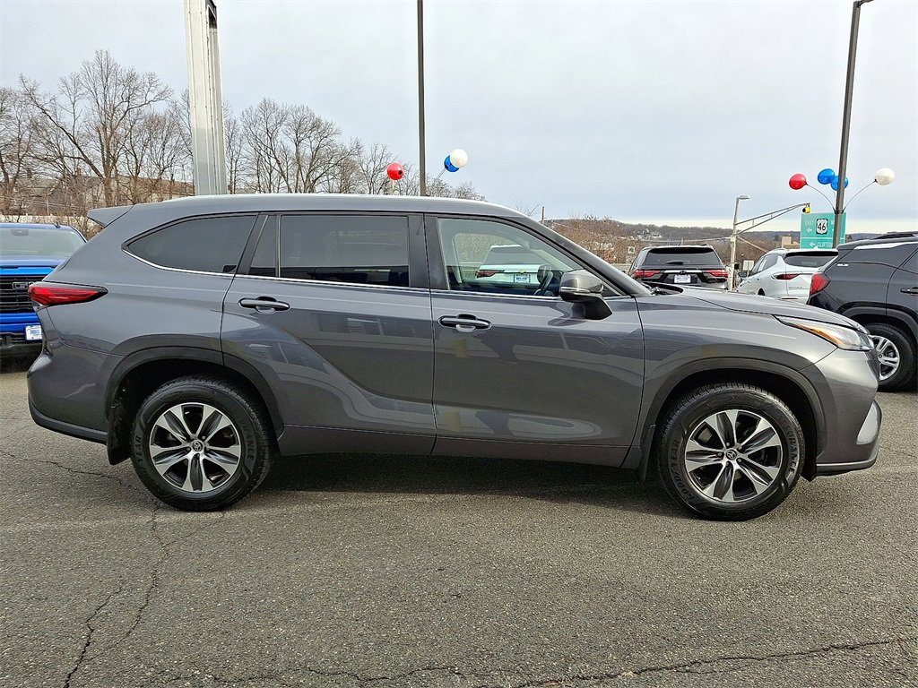 Used 2023 Toyota Highlander XLE image 26