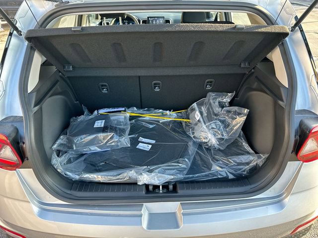 New 2025 Hyundai Venue SEL image 22