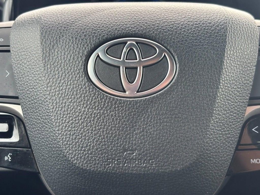Used 2025 Toyota Camry SE image 27