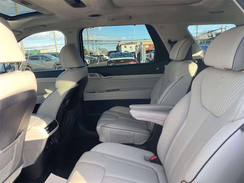 Used 2024 Hyundai Palisade Calligraphy image 12