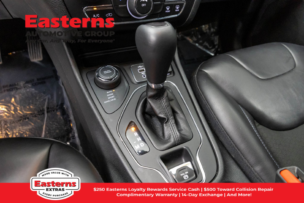 Used 2021 Jeep Cherokee Latitude Plus AWD/4WD image 13
