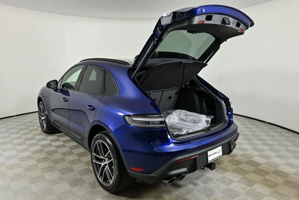 Used 2026 Porsche Macan AWD/4WD image 33