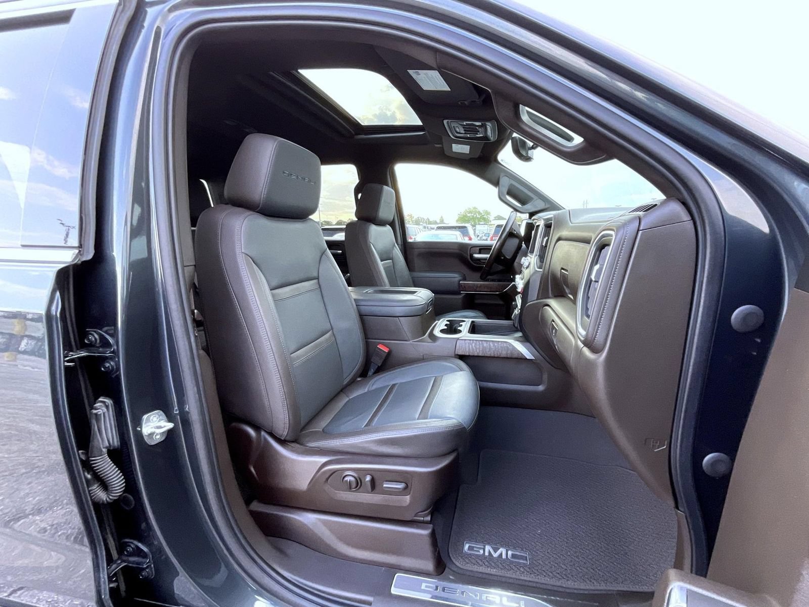 Certified 2021 GMC Sierra 1500 Denali w/ Denali Ultimate Package AWD/4WD image 17