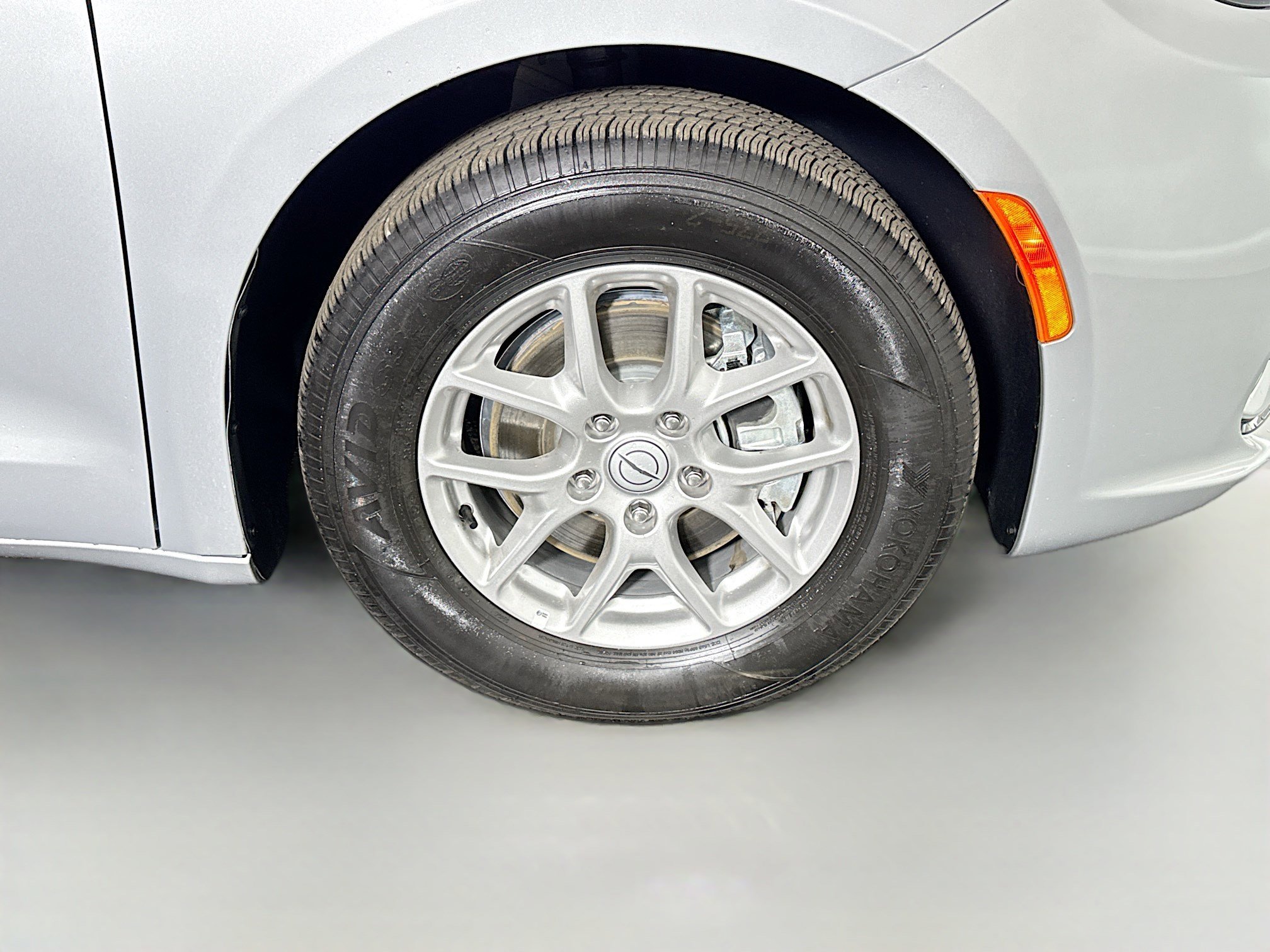 Used 2026 Chrysler Pacifica Select FWD image 30