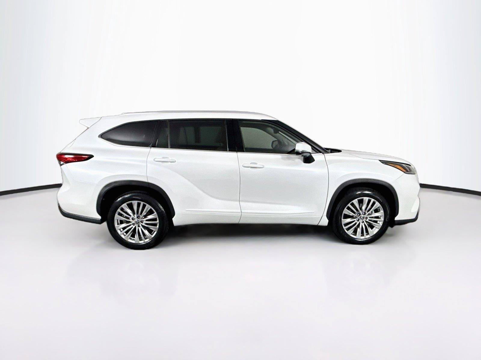 Used 2023 Toyota Highlander Platinum FWD image 12