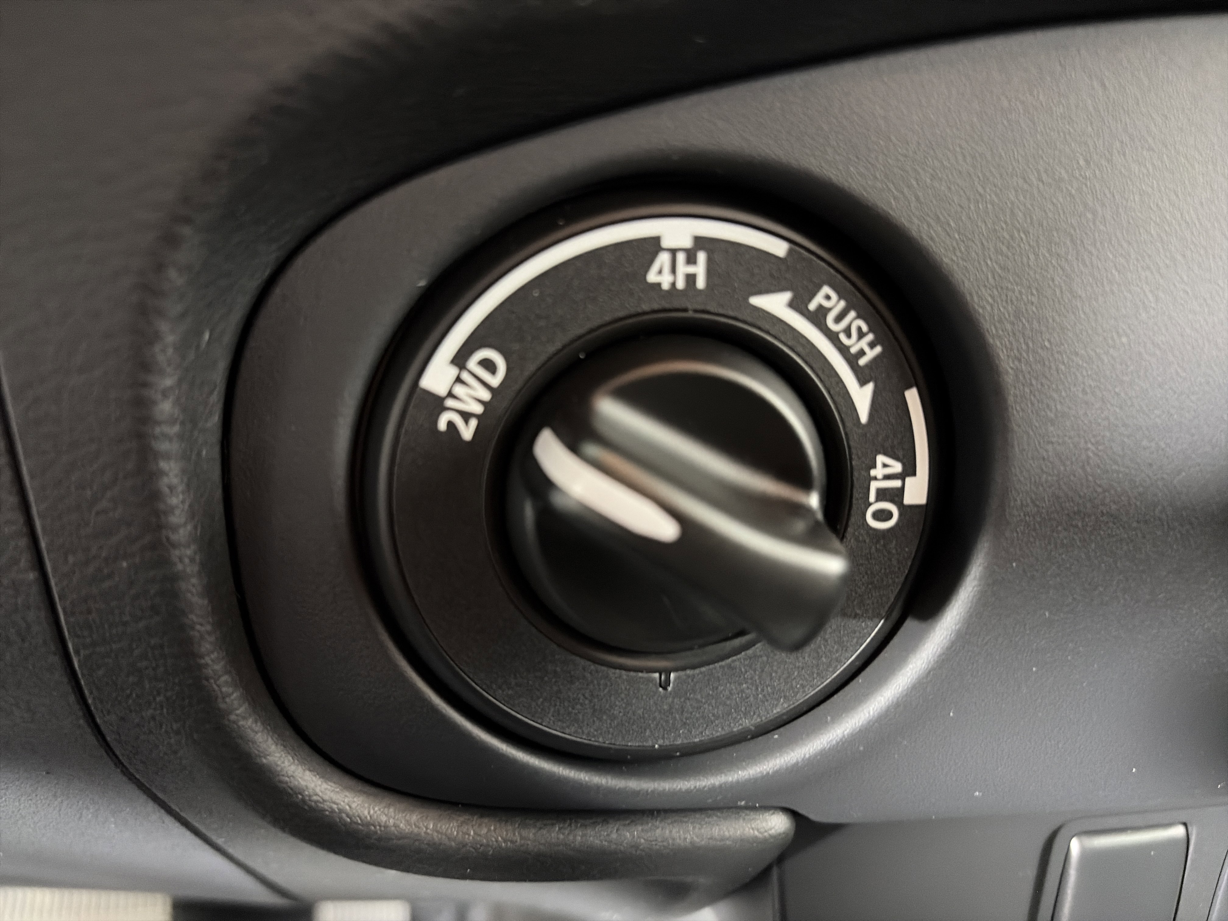 Used 2024 Nissan Frontier SV w/ Technology Package image 23