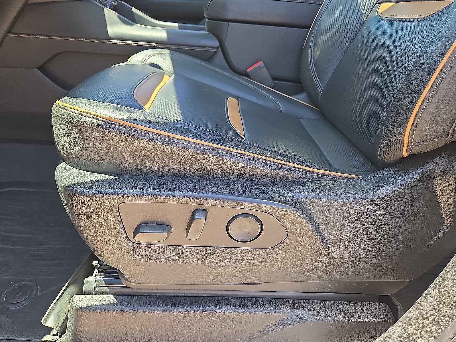 Used 2021 GMC Yukon AT4 w/ Technology Package AWD/4WD image 26