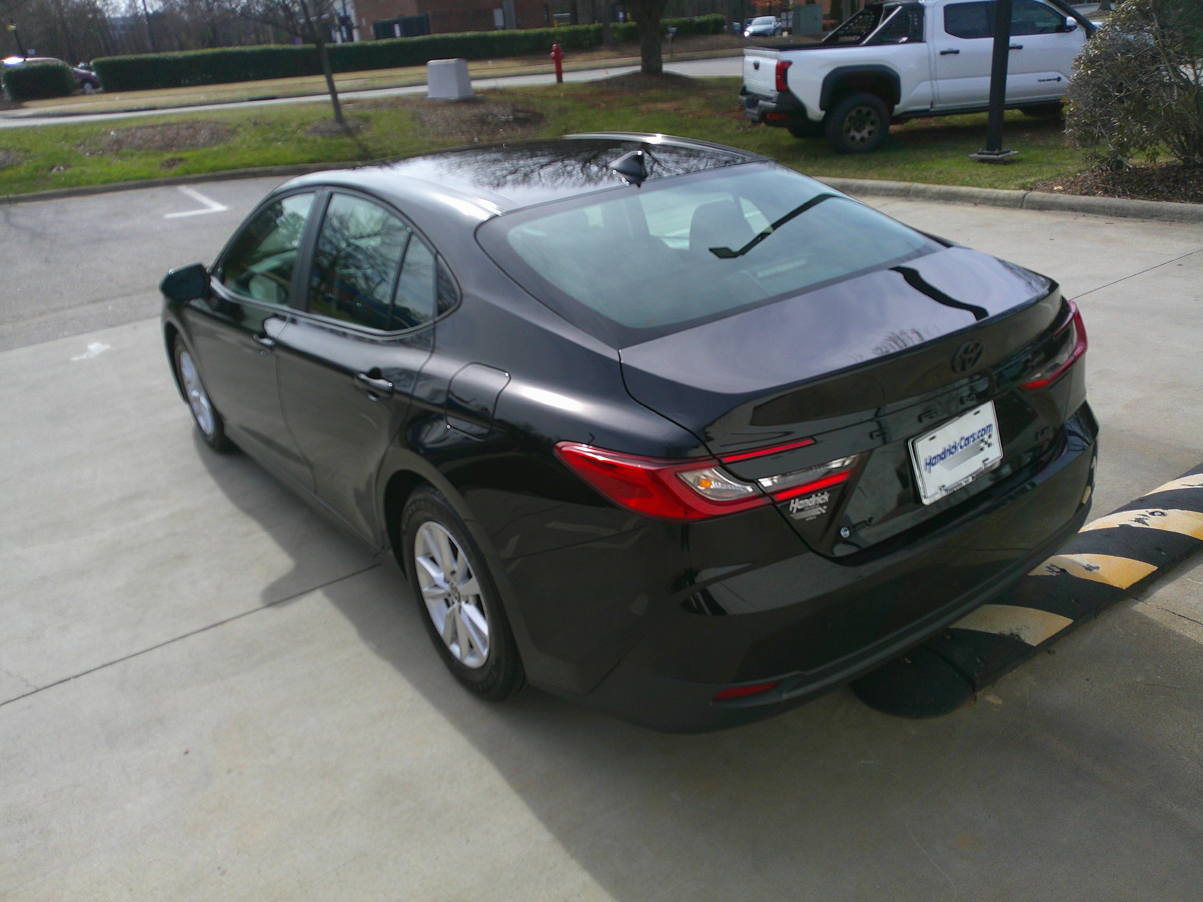 Used 2025 Toyota Camry LE image 10