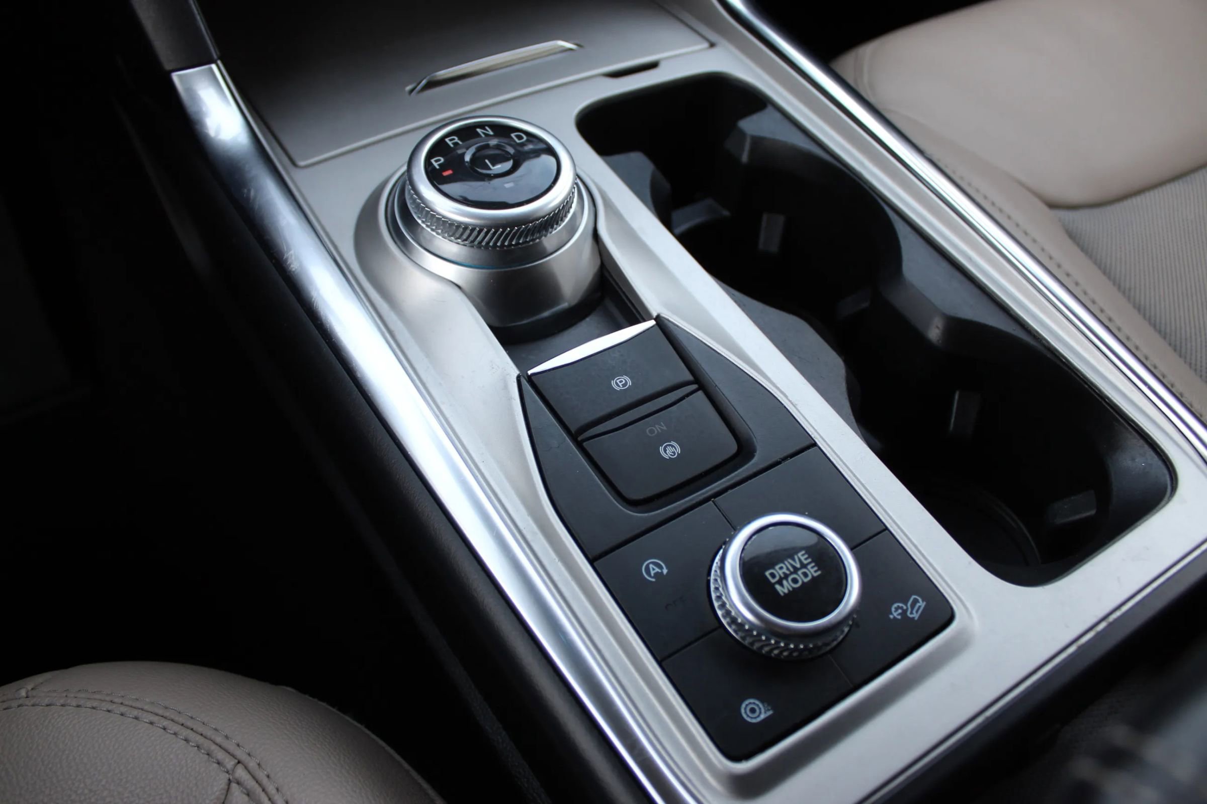 Used 2021 Ford Explorer Limited image 17