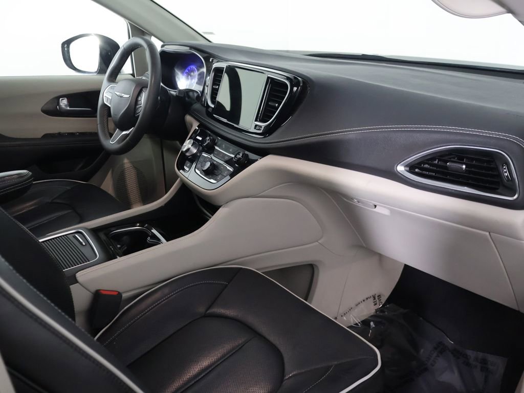 Used 2023 Chrysler Pacifica Limited image 28