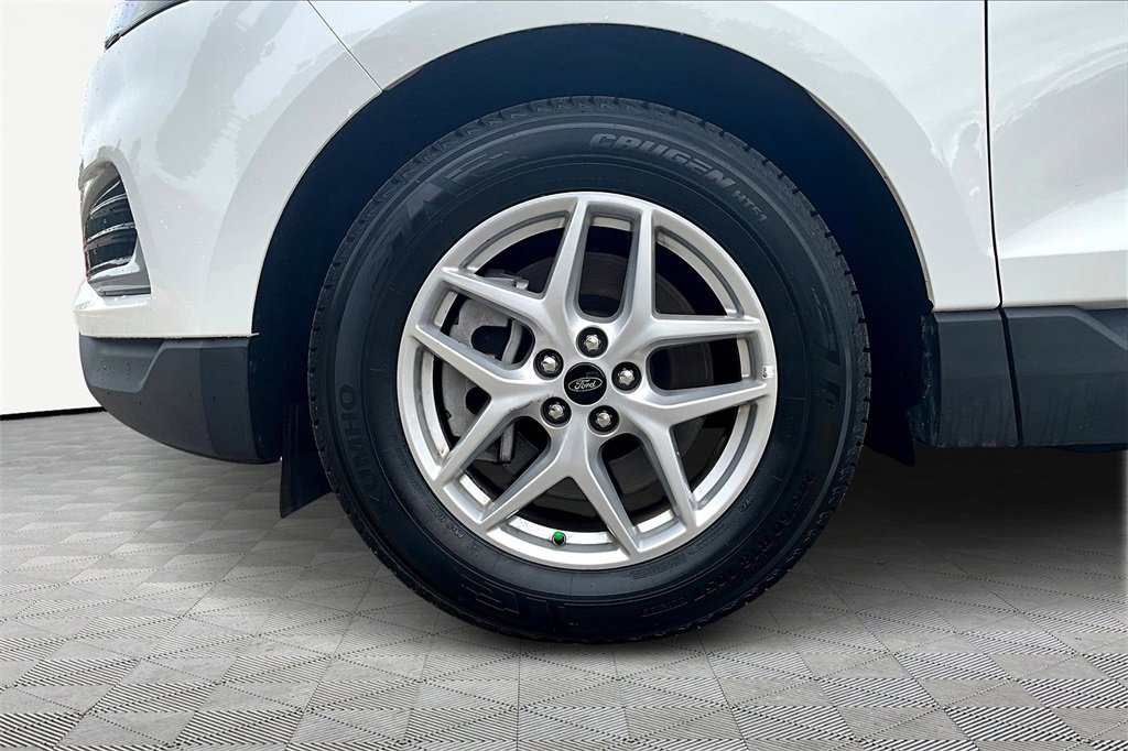 Used 2024 Ford Edge SEL image 9