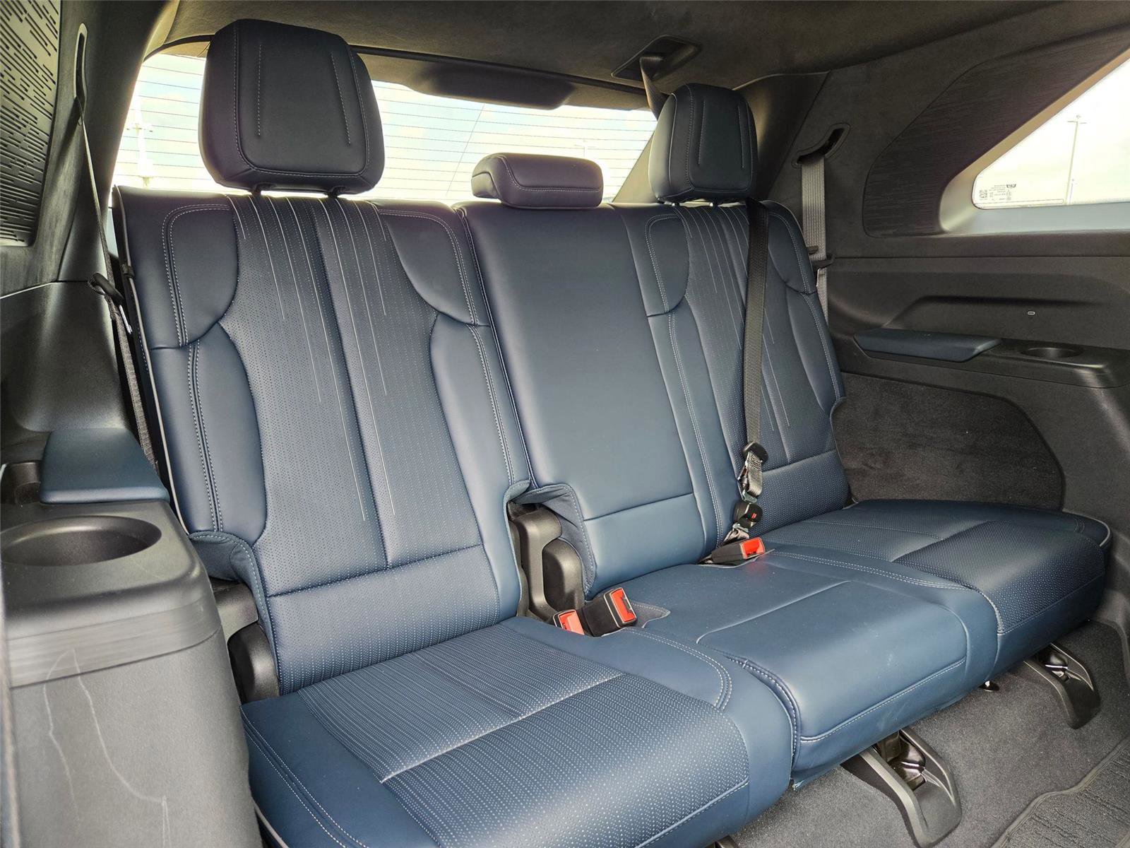 Certified 2025 Cadillac Escalade IQ Luxury 2 w/ LPO, Premium Carpet Package AWD/4WD image 30