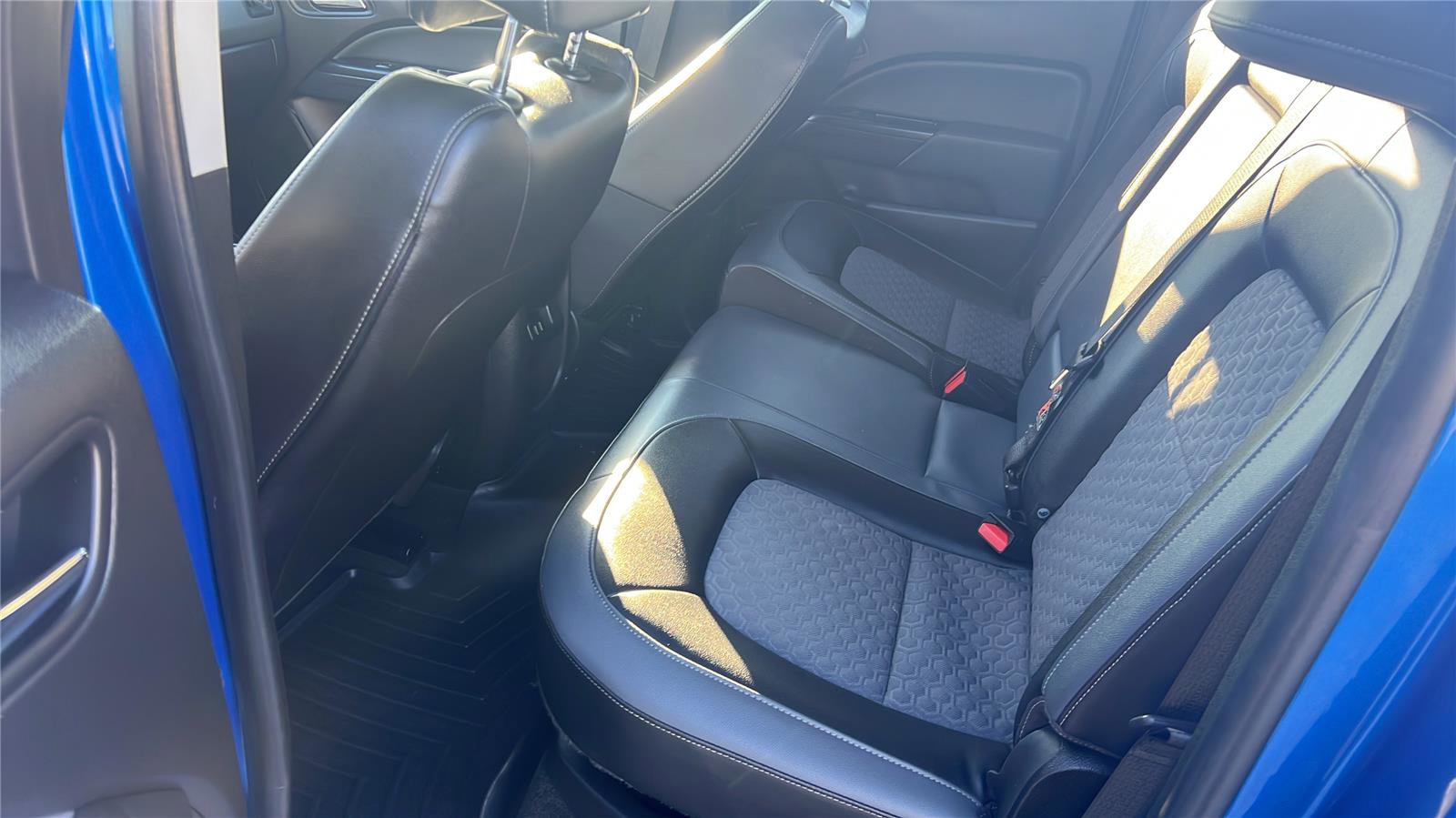 Used 2018 Chevrolet Colorado Z71 AWD/4WD image 19