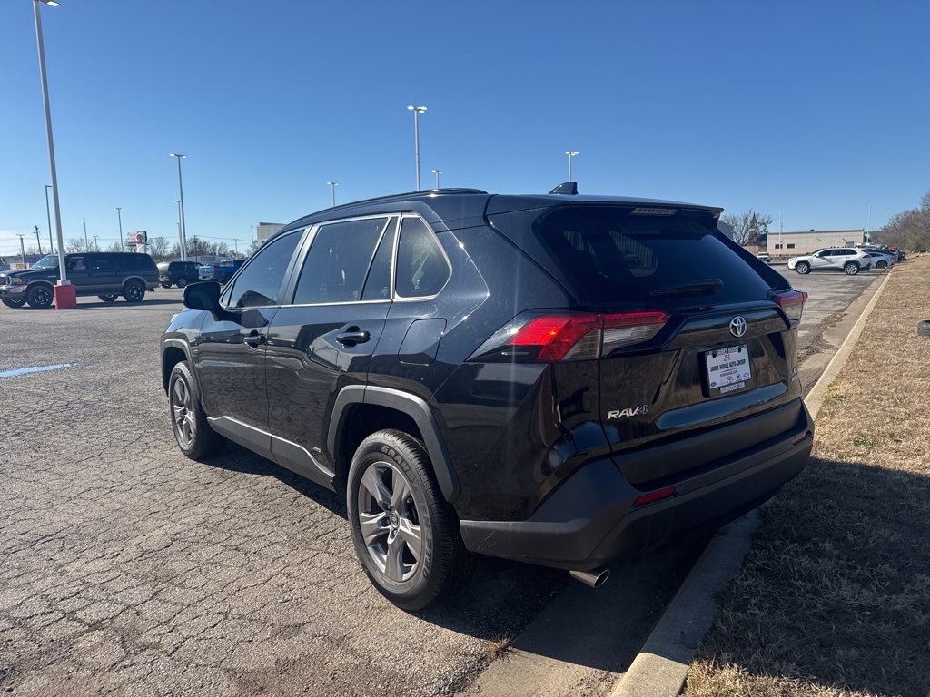 Used 2022 Toyota RAV4 LE image 4