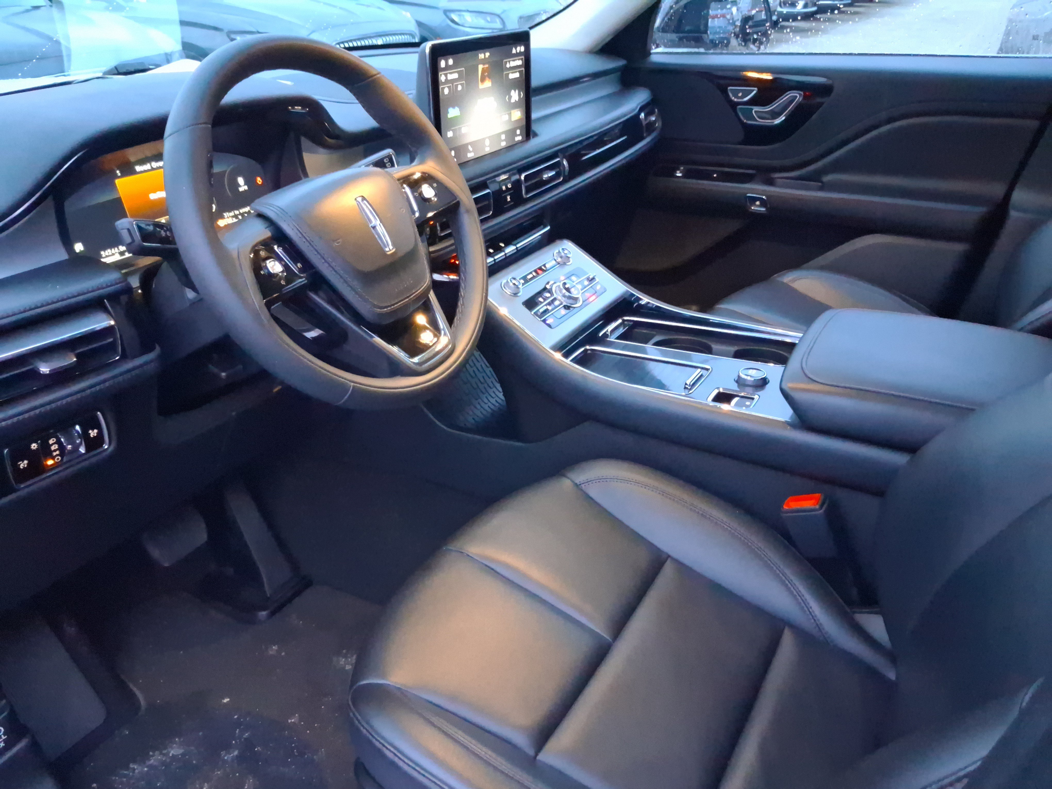 Used 2024 Lincoln Aviator 2WD w/ Premium Package image 8