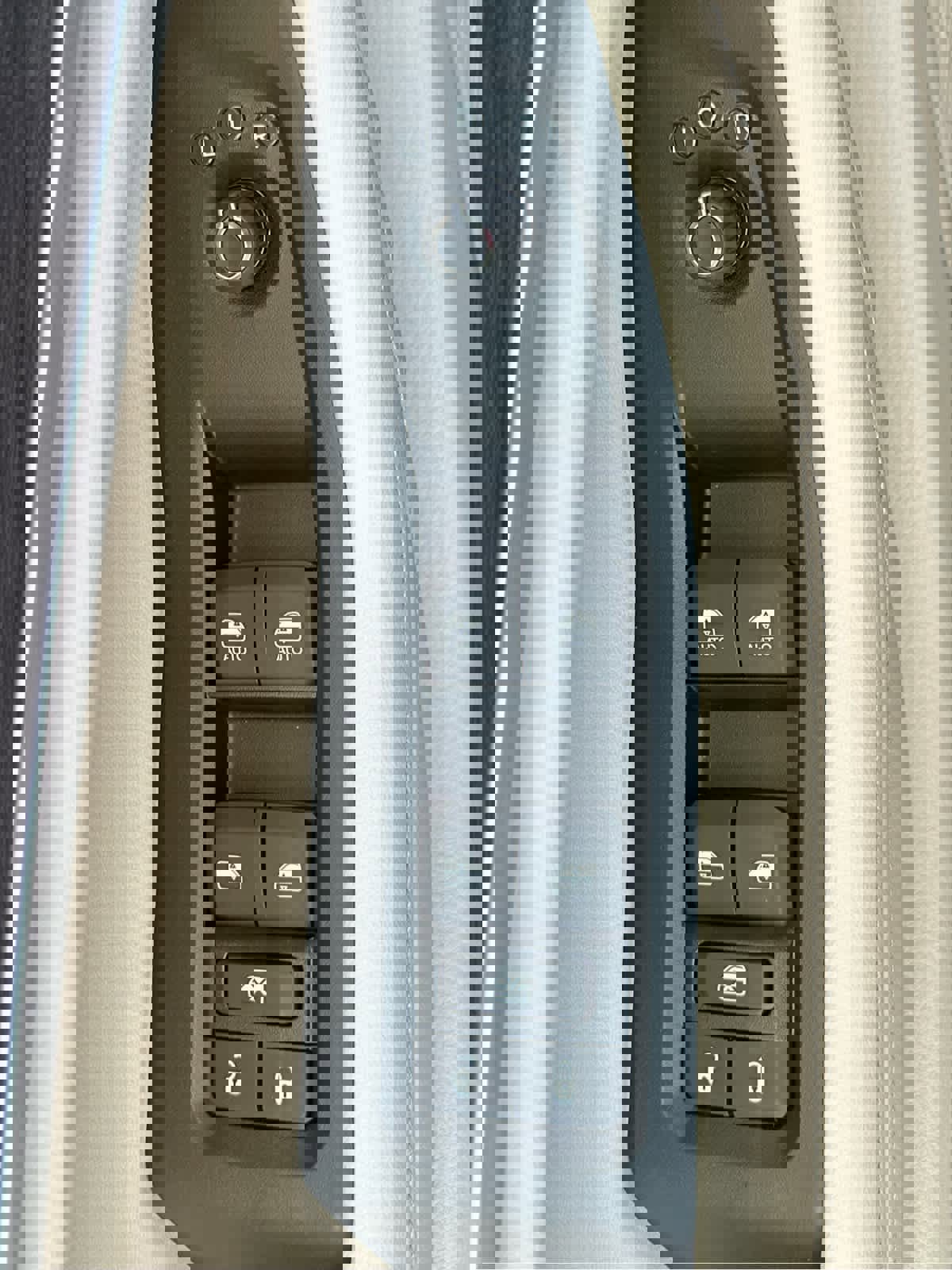 New 2025 Jeep Grand Cherokee Limited w/ Luxury Tech Group II image 34