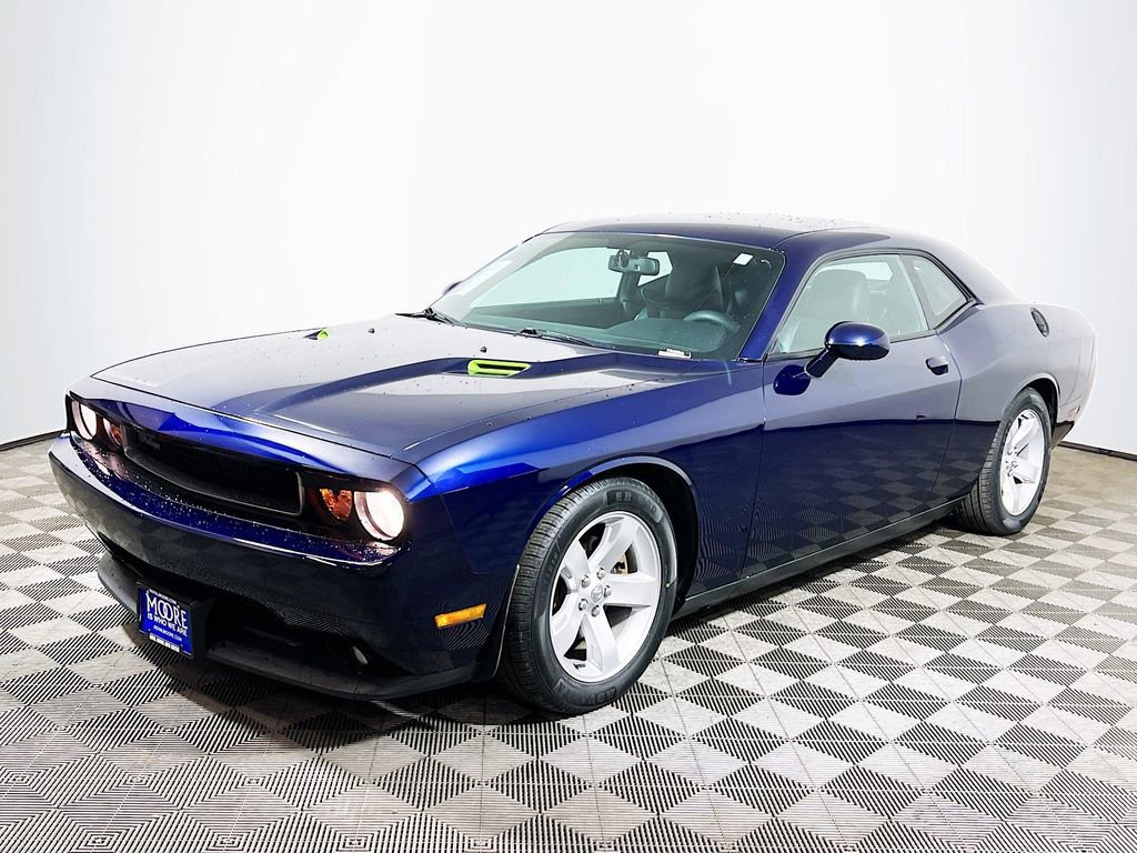 Used 2013 Dodge Challenger SXT image 3