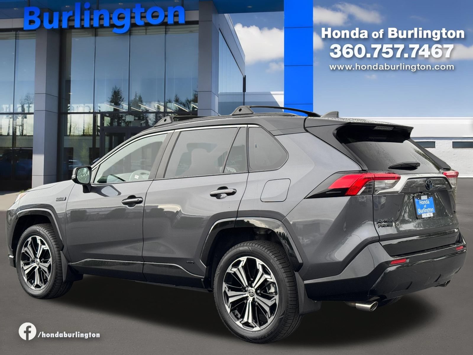 Used 2023 Toyota RAV4 XSE w/ Weather Package AWD/4WD image 4