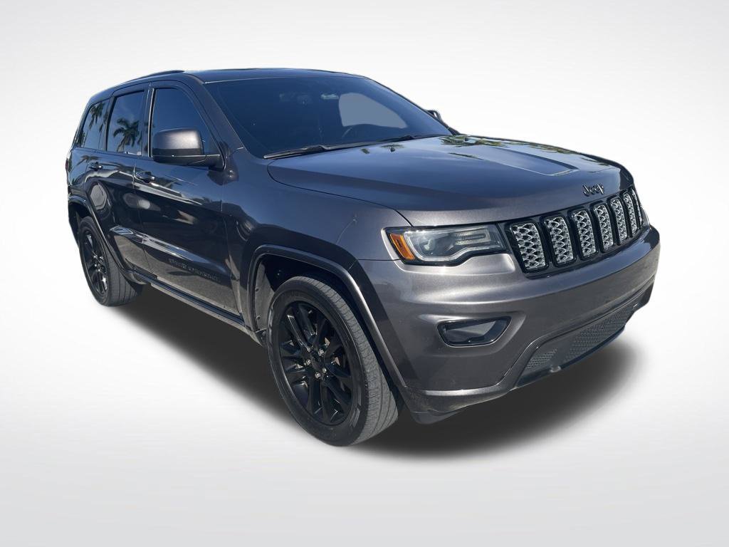 Used 2020 Jeep Grand Cherokee Altitude RWD image 3
