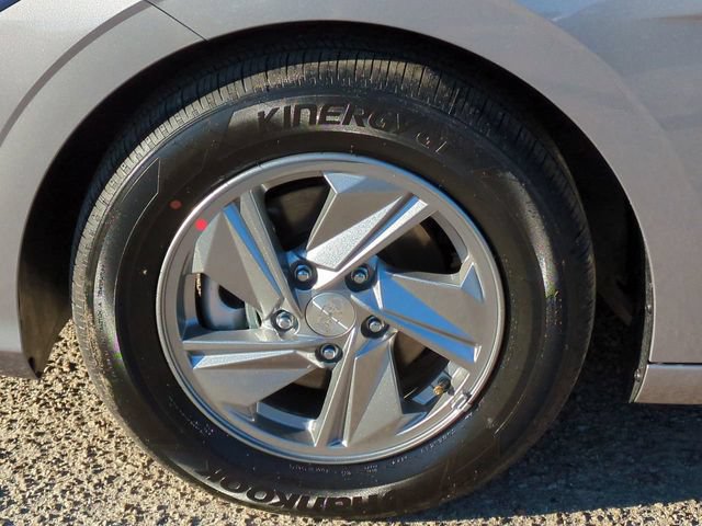 New 2026 Hyundai Elantra SE FWD image 11