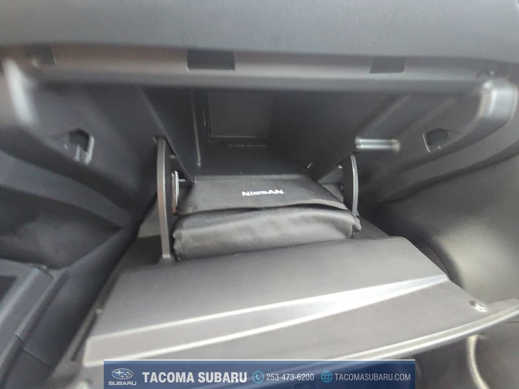 Used 2016 Nissan Leaf SV FWD image 25