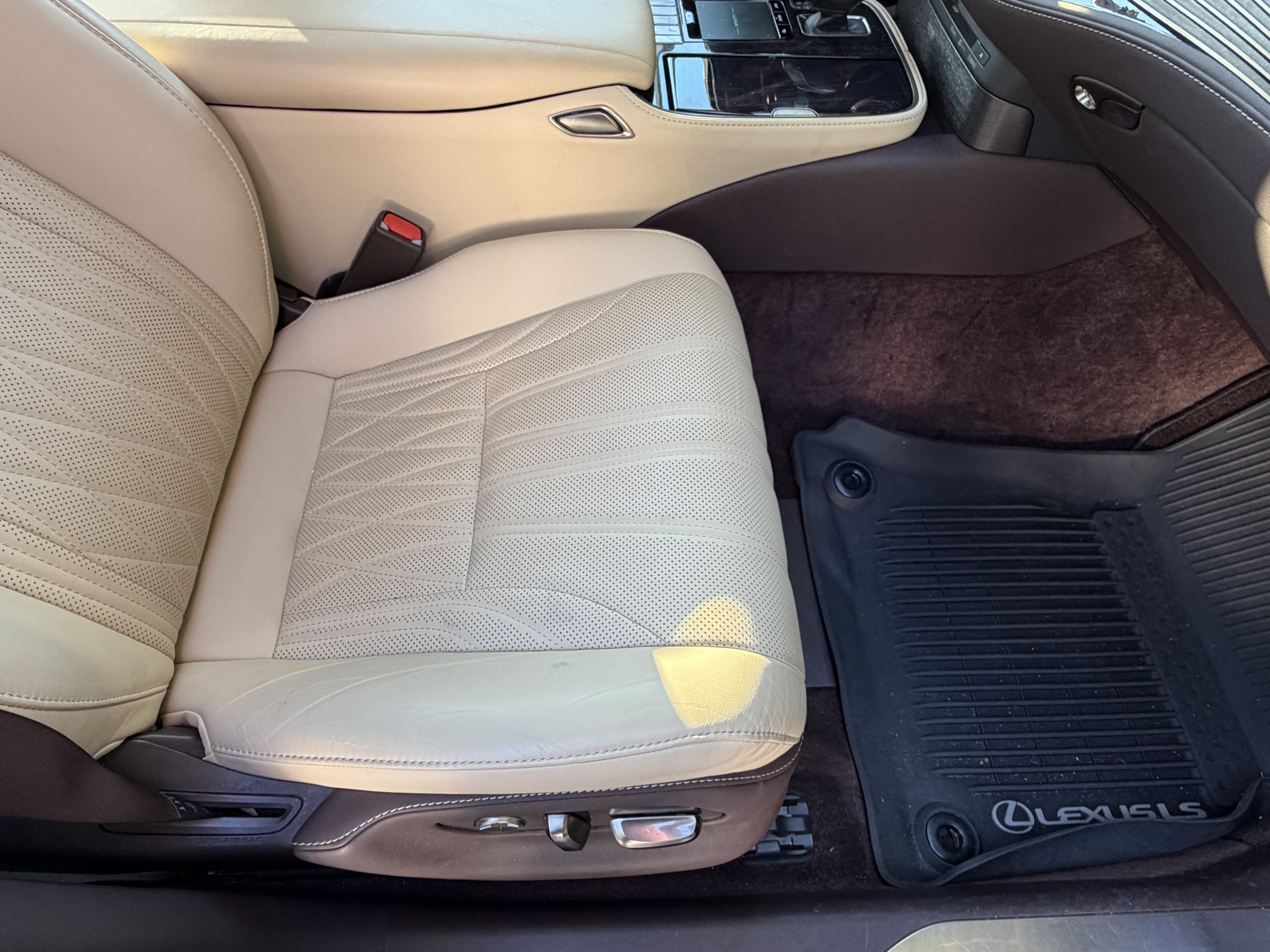 Used 2019 Lexus LS 500 w/ Interior Upgrade Package RWD image 45