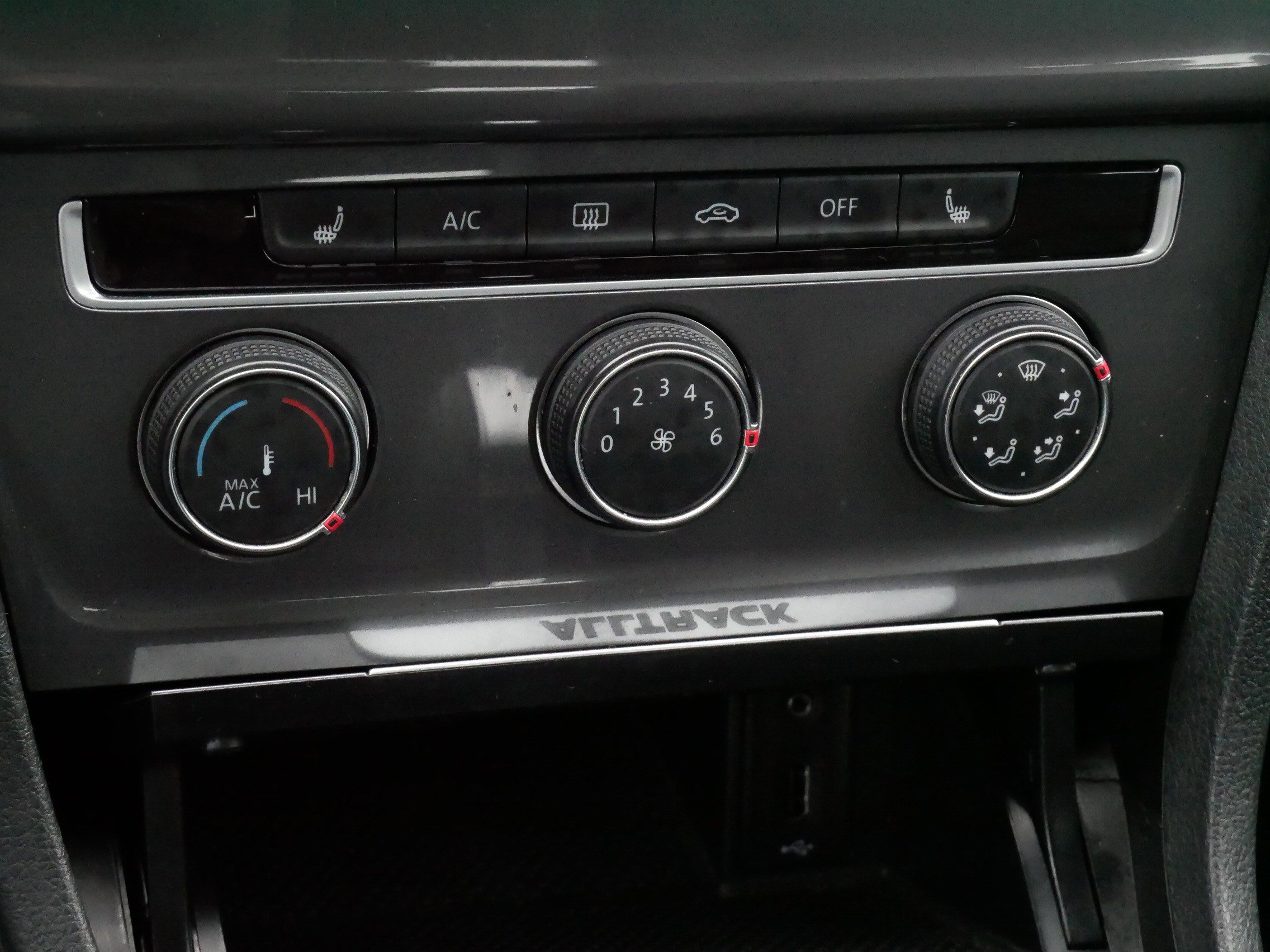 Used 2017 Volkswagen Golf Alltrack S image 23